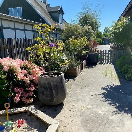 Family House With 3 Bedrooms, Garden & Free Parking Willa *