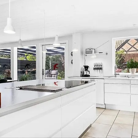 Family House With 3 Bedrooms, Garden & Free Parking Willa Kopenhaga