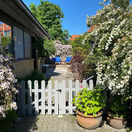 Family House With 3 Bedrooms, Garden & Free Parking Villa *