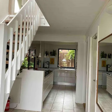 Family House With 3 Bedrooms, Garden & Free Parking * Kopenhagen